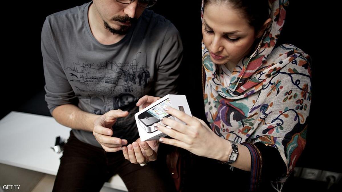 أبل تحذف تطبيقات إيرانية من متجرها